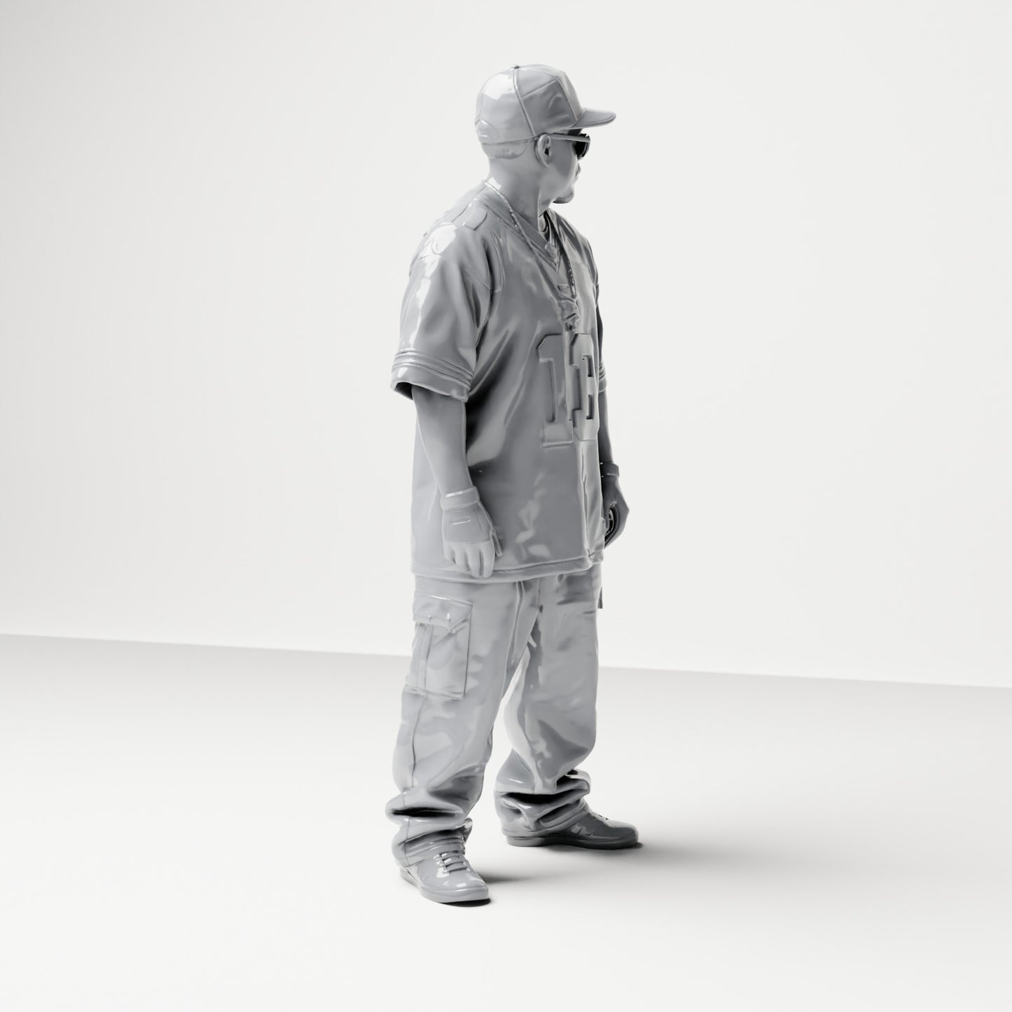 Diorama Modellbau Produktfoto 3: Stehende Figur: Streetwear-Mann mit Kappe, Sonnenbrille & Sporttrikot 13 (B032)