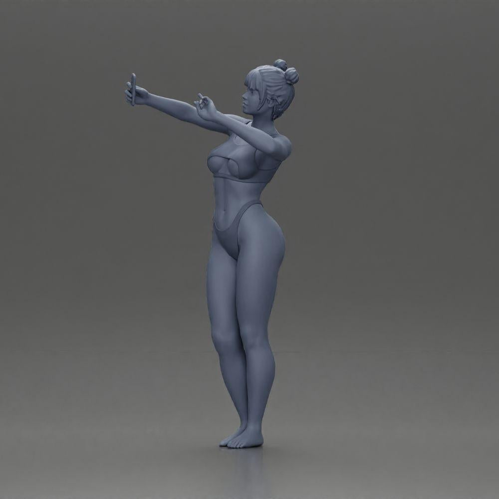 Diorama Modellbau Produktfoto 11: Diorama-Miniatur: Frau im Bikini macht Selfie am Strand, stehende Figur (Ref Nr. A69)
