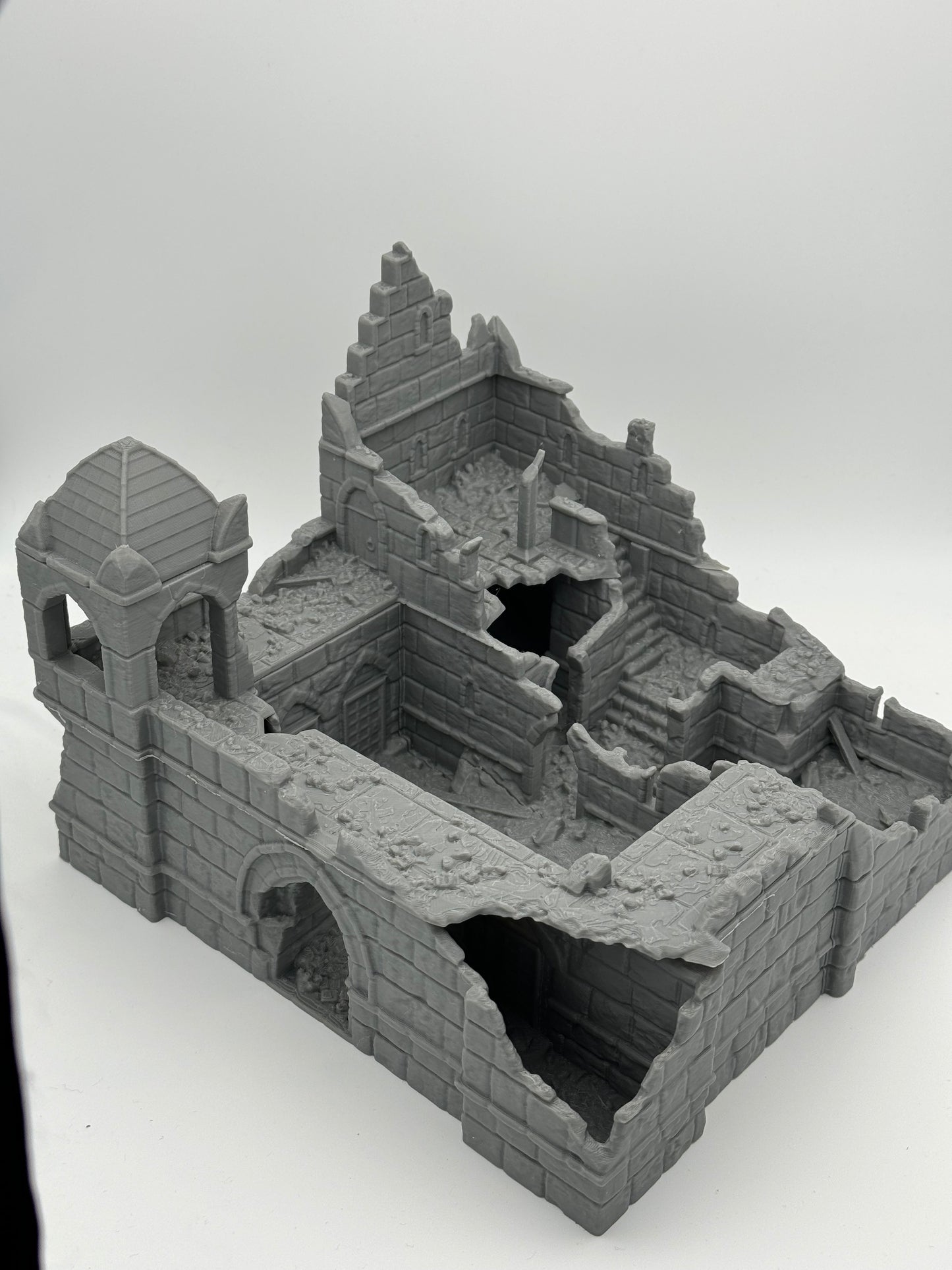 Produktfoto Tabletop 28mm The Printing Goes Ever On (TPGEO) 0: Kaserne Ruinen Ivory City - Gebäude Königreich Gonthan - Barracks Ruins Tabletop Terrain