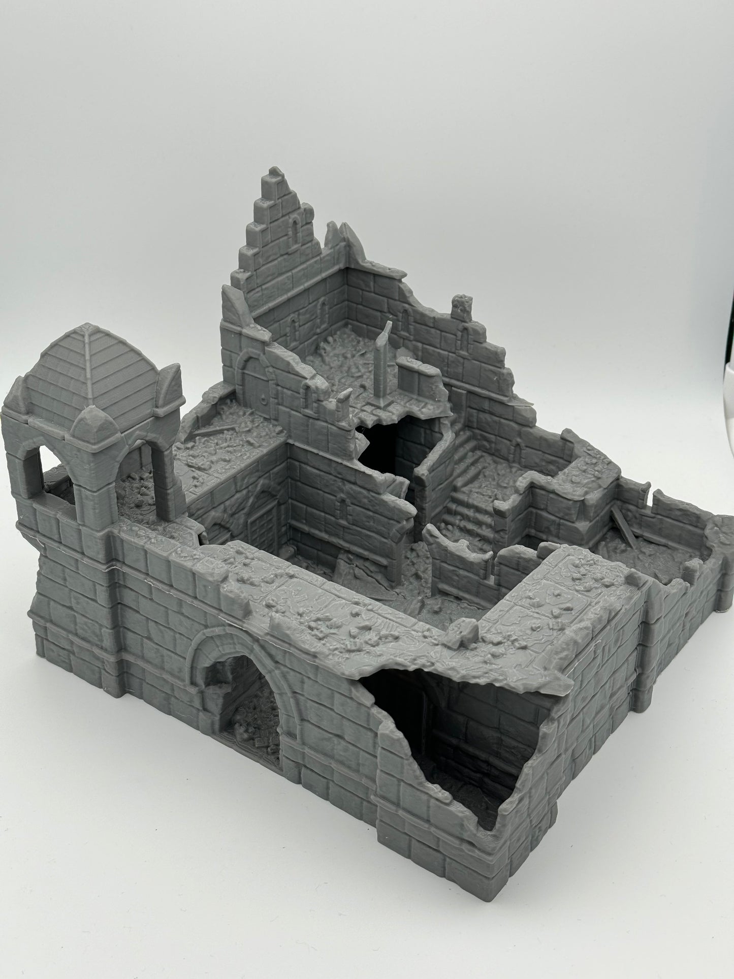 Produktfoto Tabletop 28mm The Printing Goes Ever On (TPGEO) 0: Kaserne Ruinen Ivory City - Gebäude Königreich Gonthan - Barracks Ruins Tabletop Terrain