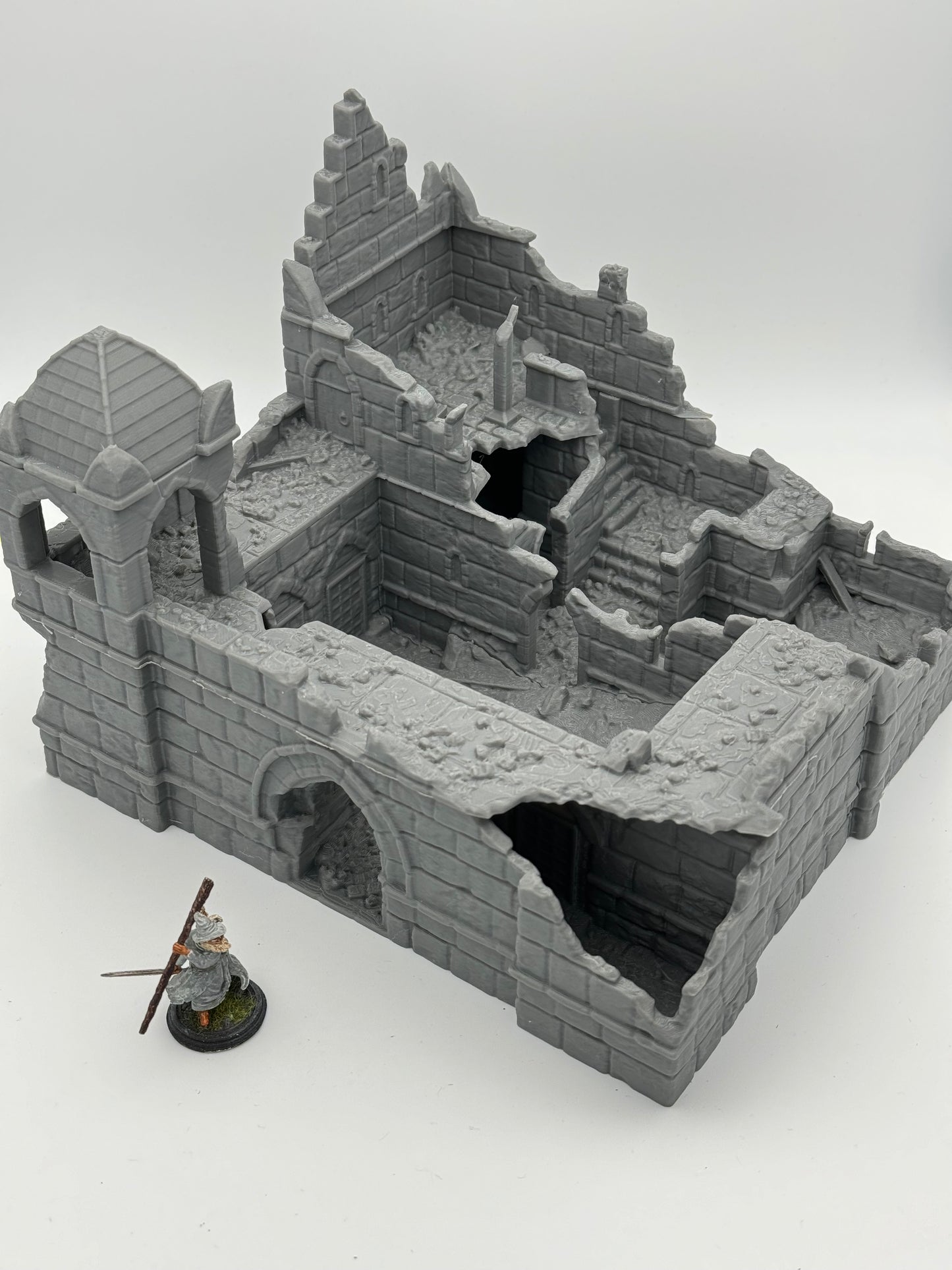 Produktfoto Tabletop 28mm The Printing Goes Ever On (TPGEO) 0: Kaserne Ruinen Ivory City - Gebäude Königreich Gonthan - Barracks Ruins Tabletop Terrain