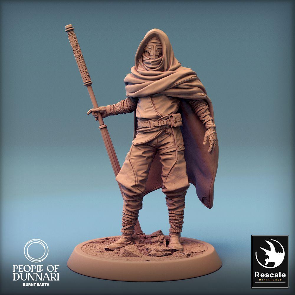 Produktfoto Tabletop 28mm Lord of the Print (LotP) 0: Fantasy Figur: Wüsten‑Nomaden‑Schamane und Runenmagier mit Stab - Dunnari Amarok Sandweaver Chief, Späher und Anführer (24_03_C1)