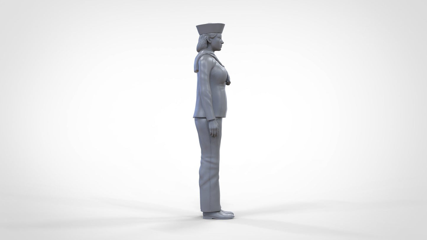 Produktfoto 0: Matrosin weiblich: Seemfrau in Uniform steht in Position