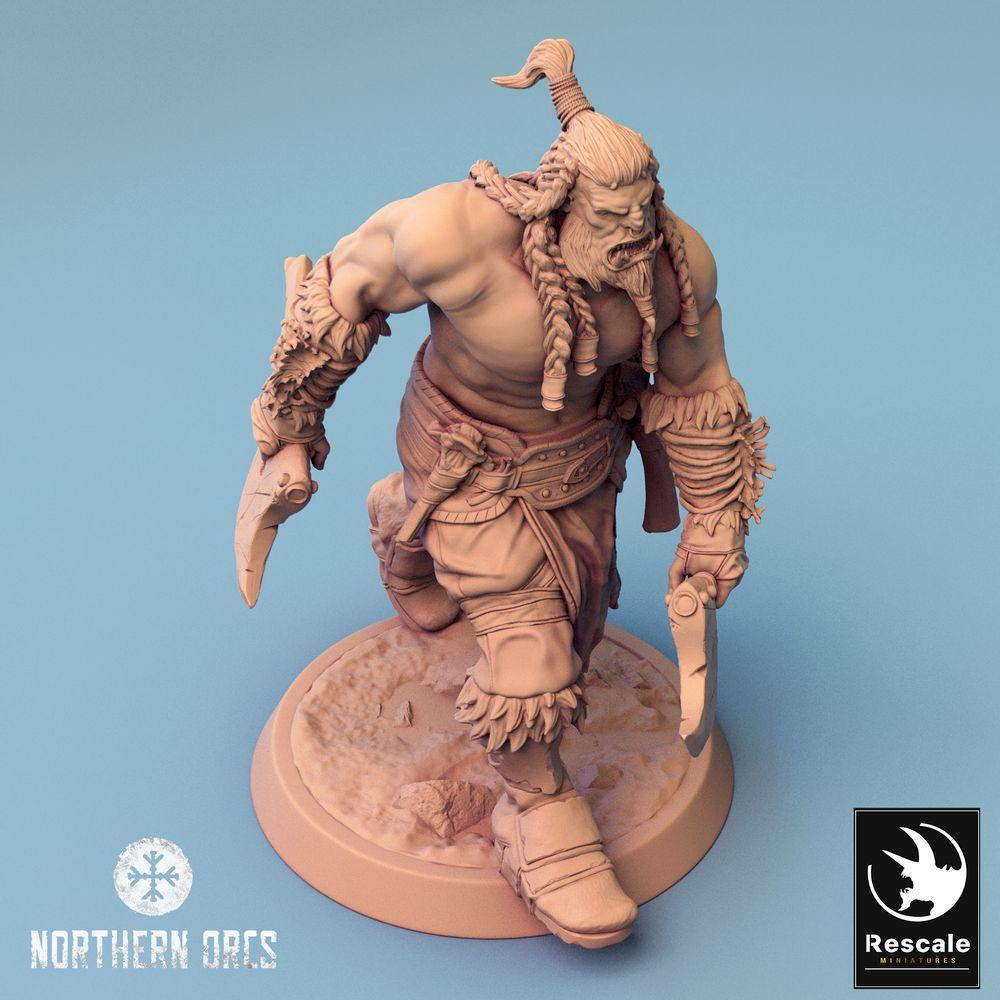 Produktfoto Tabletop 28mm Lord of the Print (LotP) 0: Tabletop Miniatur: Ork Krieger mit Axt und Hakenklinge, Orc Berserker, Axtkämpfer im Vormarsch (24_04_H5)