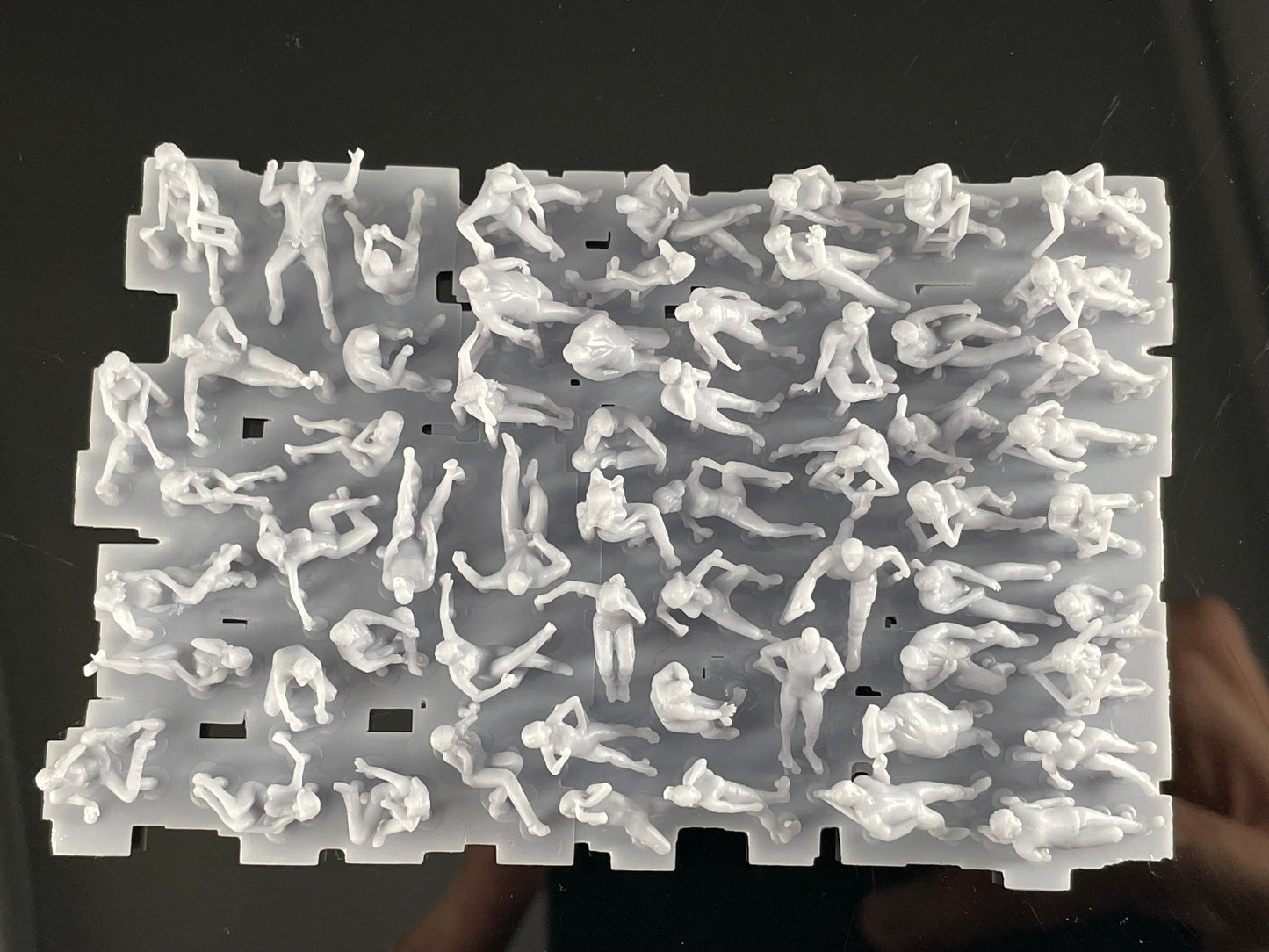 Produktfoto Diorama und Modellbau Miniatur Figur: Zuschauer Set, 60 Figuren 1:87 - H0 / 1:72 - 25mm