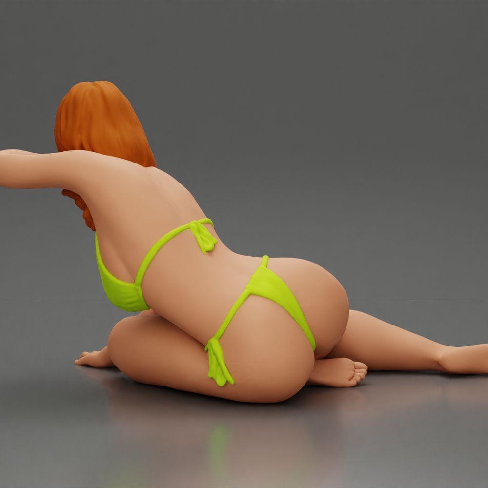 Diorama Modellbau Produktfoto 3: Miniaturfigur: Liegende Frau im Bikini, halb aufgestützt am Strand (Ref Nr. A106)