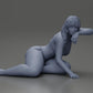 Diorama Modellbau Produktfoto 6: Miniaturfigur: Liegende Frau im Bikini, halb aufgestützt am Strand (Ref Nr. A106)