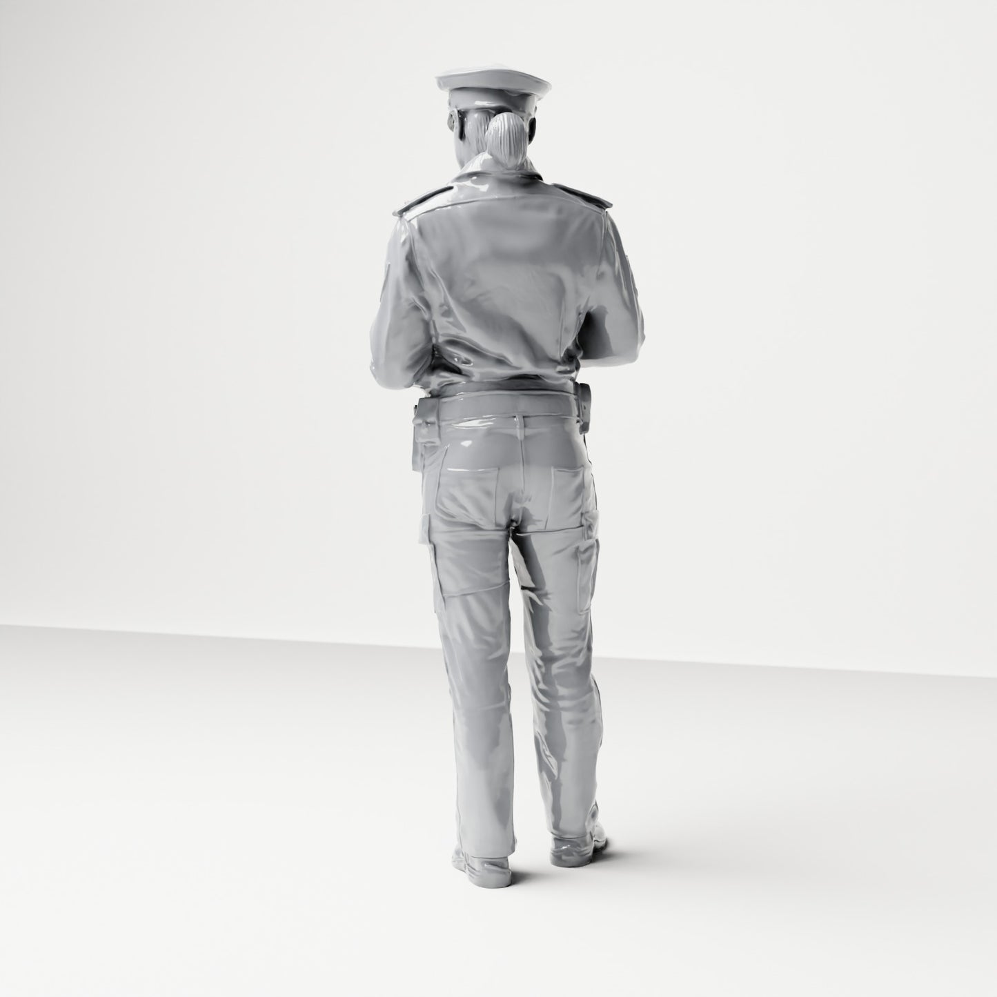 Diorama Modellbau Produktfoto 2: Stehende Figur: Deutscher Polizist mit Dienstmütze und Handgerät (B017)