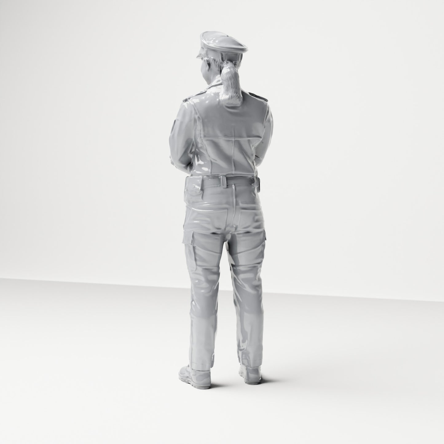 Diorama Modellbau Produktfoto 2: Stehende Figur: Polizist mit Dienstmütze & verschränkten Armen (B021)