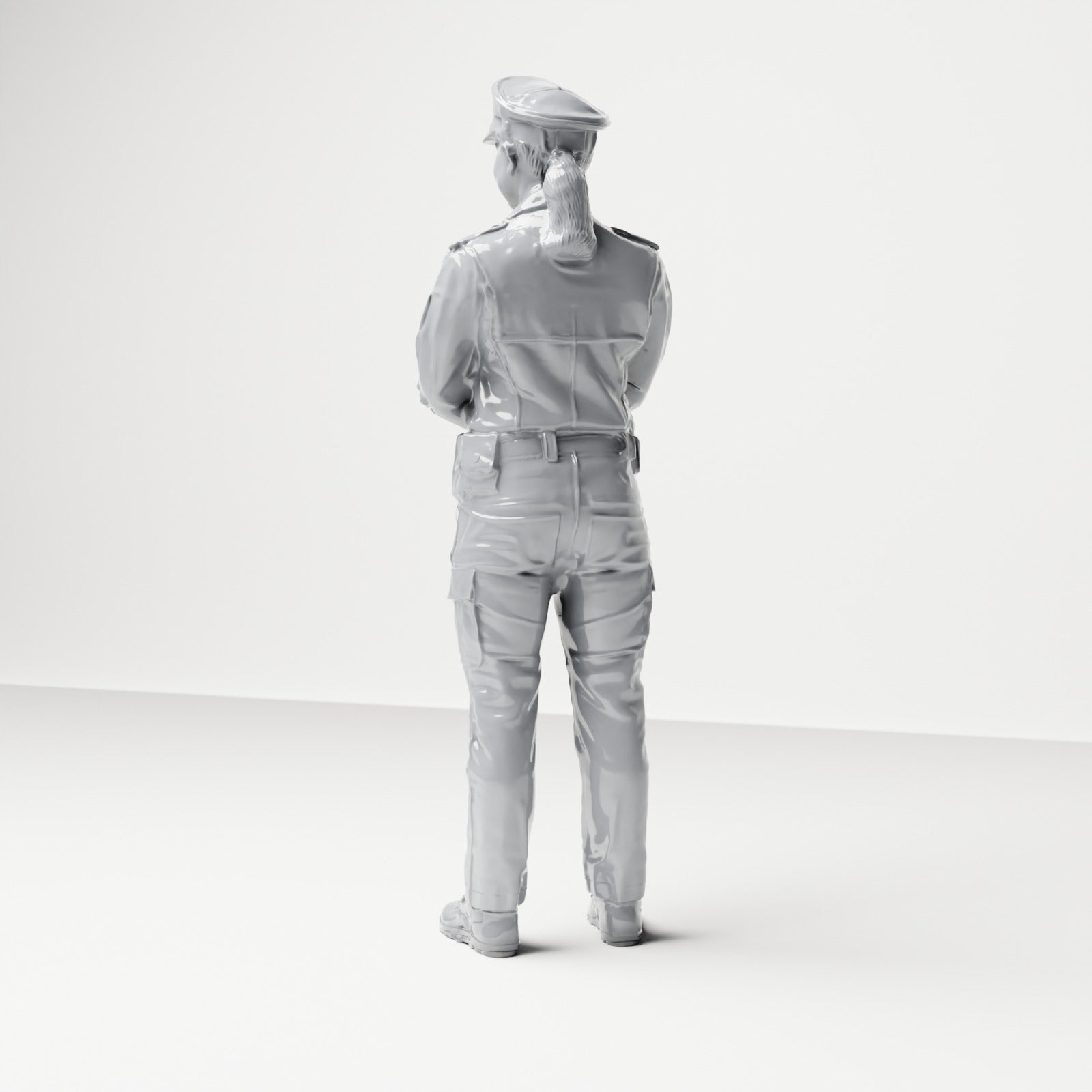Diorama Modellbau Produktfoto 2: Stehende Figur: Polizist mit Dienstmütze & verschränkten Armen (B021)