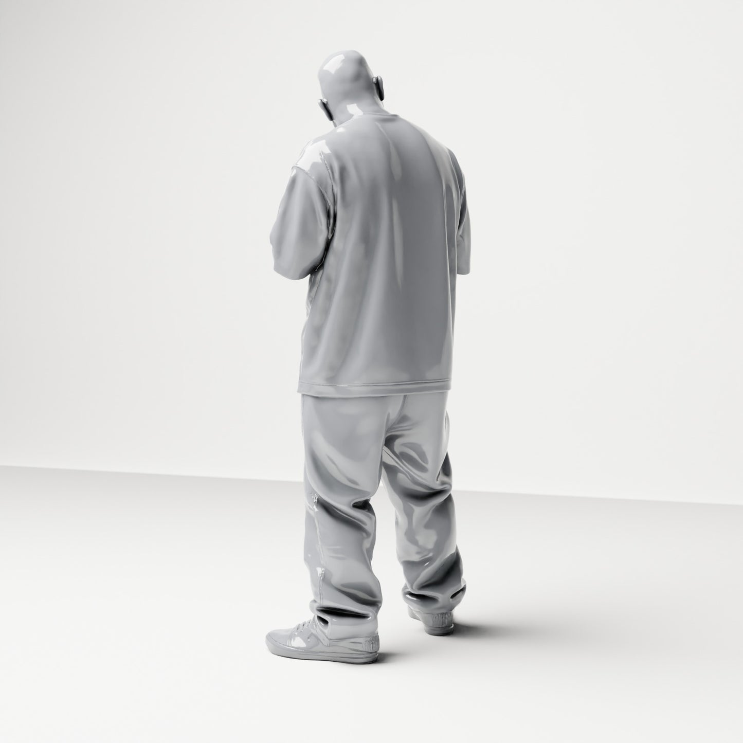 Diorama Modellbau Produktfoto 2: Stehende Figur: Mann mit Sonnenbrille & Kette, Hände vor der Brust, weites Shirt & Hose (B028)