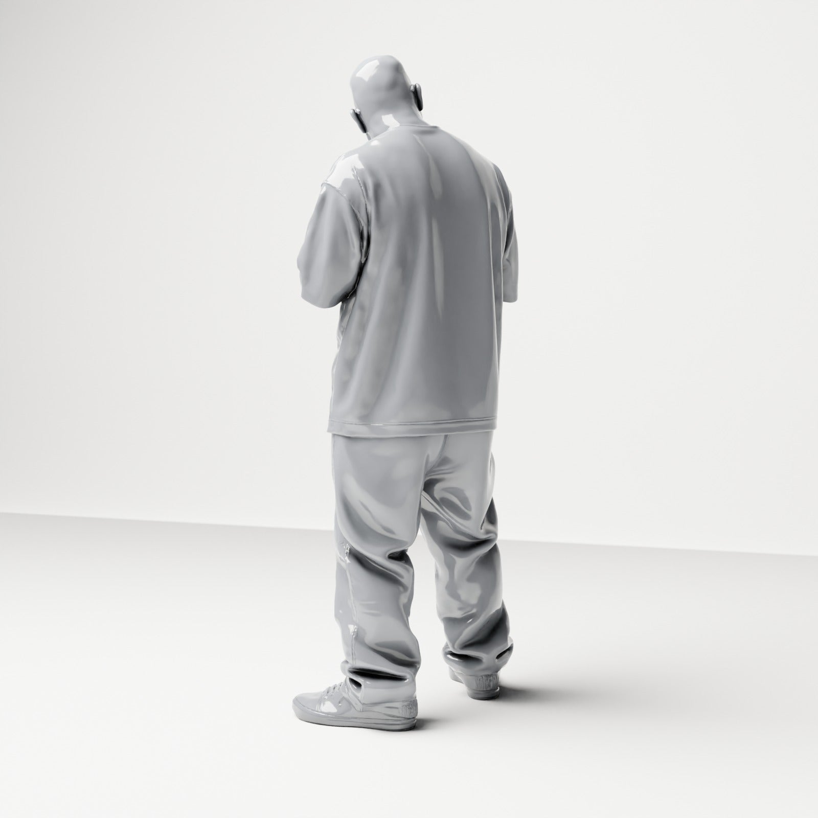 Diorama Modellbau Produktfoto 2: Stehende Figur: Mann mit Sonnenbrille & Kette, Hände vor der Brust, weites Shirt & Hose (B028)