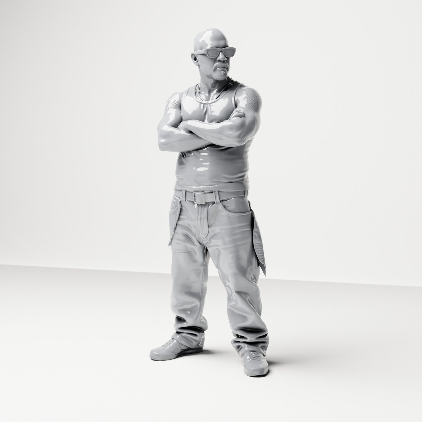 Diorama Modellbau Produktfoto 0: Stehende Figur: Person mit gekreuzten Armen, Sonnenbrille & ärmelloses Oberteil, weite Hos (B029)