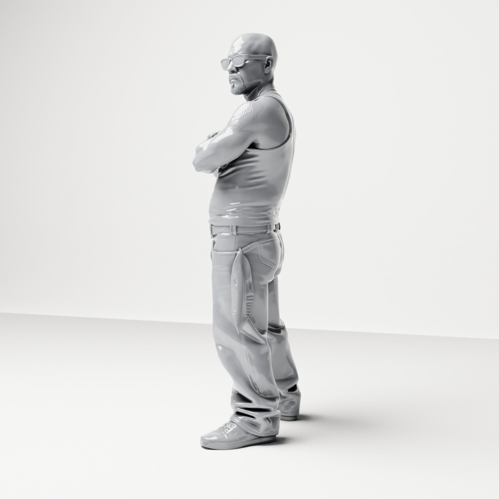 Diorama Modellbau Produktfoto 1: Stehende Figur: Person mit gekreuzten Armen, Sonnenbrille & ärmelloses Oberteil, weite Hos (B029)