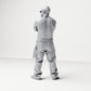 Diorama Modellbau Produktfoto 2: Stehende Figur: Person mit gekreuzten Armen, Sonnenbrille & ärmelloses Oberteil, weite Hos (B029)