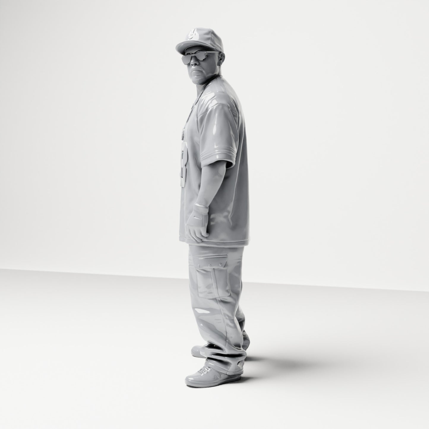 Diorama Modellbau Produktfoto 1: Stehende Figur: Streetwear-Mann mit Kappe, Sonnenbrille & Sporttrikot 13 (B032)