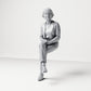 Diorama Modellbau Produktfoto 0: Sitzende Figur: Zuschauerin mit überschlagenen Beinen & gefalteten Händen (B069)