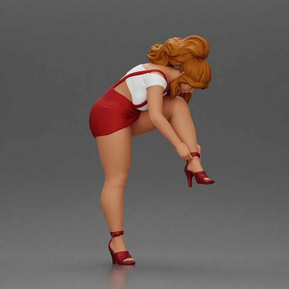 Diorama Modellbau Produktfoto 0: Diorama Figur: Miniaturfigur - Frau zieht roten High Heel an, stehende Pose für Diorama (Ref Nr. A112)
