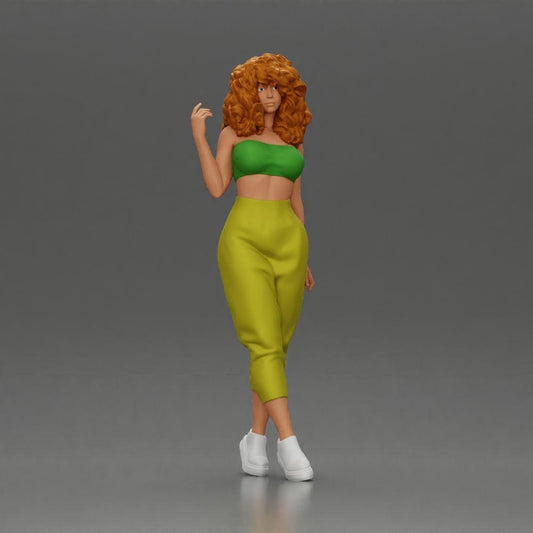 Diorama Modellbau Produktfoto 0: Miniaturfigur: Stehende Frau mit lockigem Haar in grünem Outfit, posierend (Ref Nr. A130)