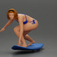 Diorama Modellbau Produktfoto 0: Diorama-Miniatur: Surferin kniend im Bikini auf Surfbrett, einzeln (Ref Nr. A119)