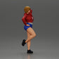 Diorama Modellbau Produktfoto 1: Weibliche Miniatur mit kurzem Haar, Jacke & Shorts, an Auto gelehnt (Ref Nr. A67)