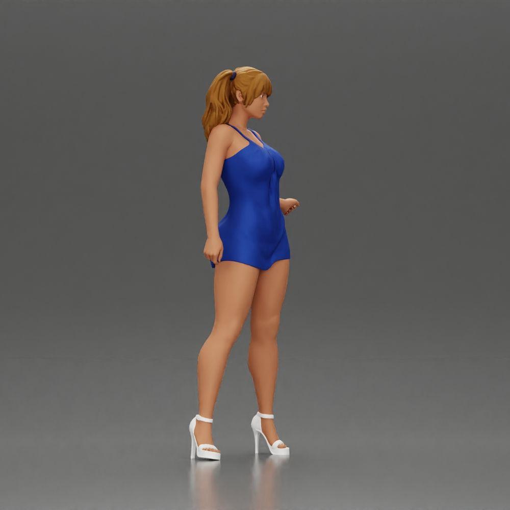 Diorama Modellbau Produktfoto 1: Diorama Figur: Weibliche Miniaturfigur stehend in kurzem Kleid mit Zöpfen und Sandalen (Ref Nr. A123)