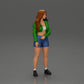 Diorama Modellbau Produktfoto 1: Miniaturfigur: Sportliches Mädchen stehend mit Kurzjacke, Shorts und Sneakern (Ref Nr. A74)