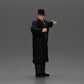 Diorama Modellbau Produktfoto 1: Diorama-Miniatur: Mafioso im Anzug und Mantel mit Hut, gestikulierend (Ref Nr. A94)