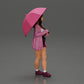 Diorama Modellbau Produktfoto 1: Weibliche Diorama-Figur in offener Strickjacke und kurzen Hosen mit Regenschirm (Ref Nr. A92)