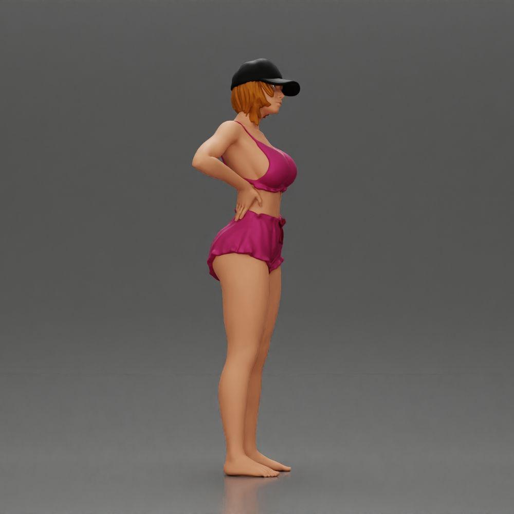 Diorama Modellbau Produktfoto 1: Diorama Figur: Stehende Miniaturfigur im Sommerlook mit Kappe, Shorts, barfuß am Strand (Ref Nr. A108)