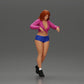 Diorama Modellbau Produktfoto 1: Weibliche Diorama-Figur in Minirock und Shorts, am Treppenrand stehend (Ref Nr. A73)