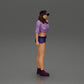 Diorama Modellbau Produktfoto 1: Diorama-Miniatur: Weibliche Figur in Mütze, geknotetem Shirt & Shorts, wartend (Ref Nr. A104)