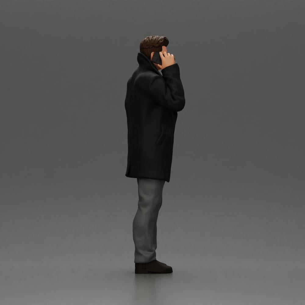 Diorama Modellbau Produktfoto 2: Dioramafigur - türkischer Mann im Mantel mit Rollkragenpullover, telefonierend (Ref Nr. A78)