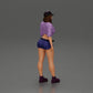 Diorama Modellbau Produktfoto 2: Diorama-Miniatur: Weibliche Figur in Mütze, geknotetem Shirt & Shorts, wartend (Ref Nr. A104)