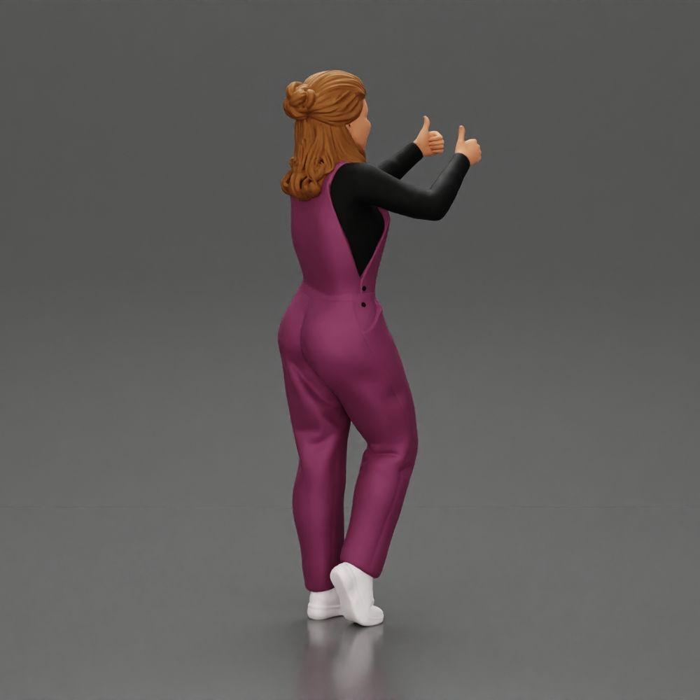 Diorama Modellbau Produktfoto 2: Stehendes, lächelndes Mädchen in Latzhose, beide Daumen hoch - Diorama-Figur (Ref Nr. A82)