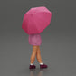 Diorama Modellbau Produktfoto 2: Weibliche Diorama-Figur in offener Strickjacke und kurzen Hosen mit Regenschirm (Ref Nr. A92)