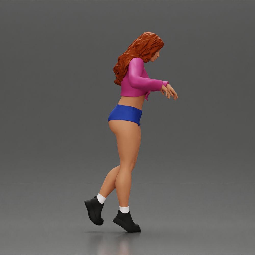 Diorama Modellbau Produktfoto 2: Weibliche Diorama-Figur in Minirock und Shorts, am Treppenrand stehend (Ref Nr. A73)