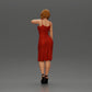 Diorama Modellbau Produktfoto 3: Weibliche Diorama-Figur im Mini-Kleid, kurzes Haar, Hand am Hals, Halskette (Ref Nr. A99)