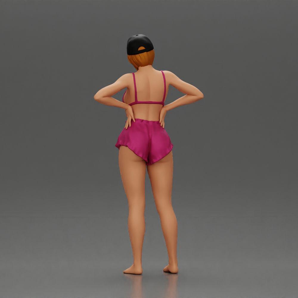 Diorama Modellbau Produktfoto 3: Diorama Figur: Stehende Miniaturfigur im Sommerlook mit Kappe, Shorts, barfuß am Strand (Ref Nr. A108)