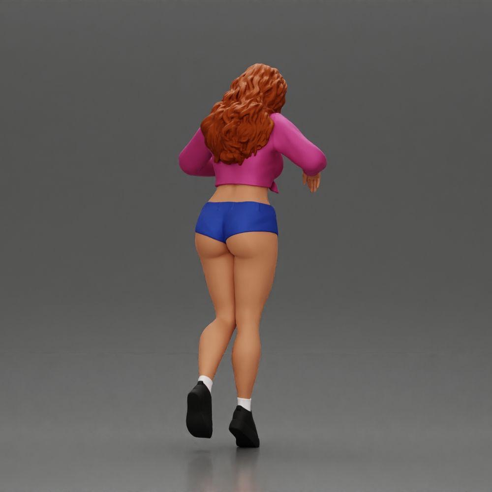 Diorama Modellbau Produktfoto 3: Weibliche Diorama-Figur in Minirock und Shorts, am Treppenrand stehend (Ref Nr. A73)