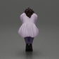 Diorama Modellbau Produktfoto 4: Miniaturfigur: trauriges Mädchen mit Puffärmeln, sitzend, Gesicht in Händen (Ref Nr. A88)