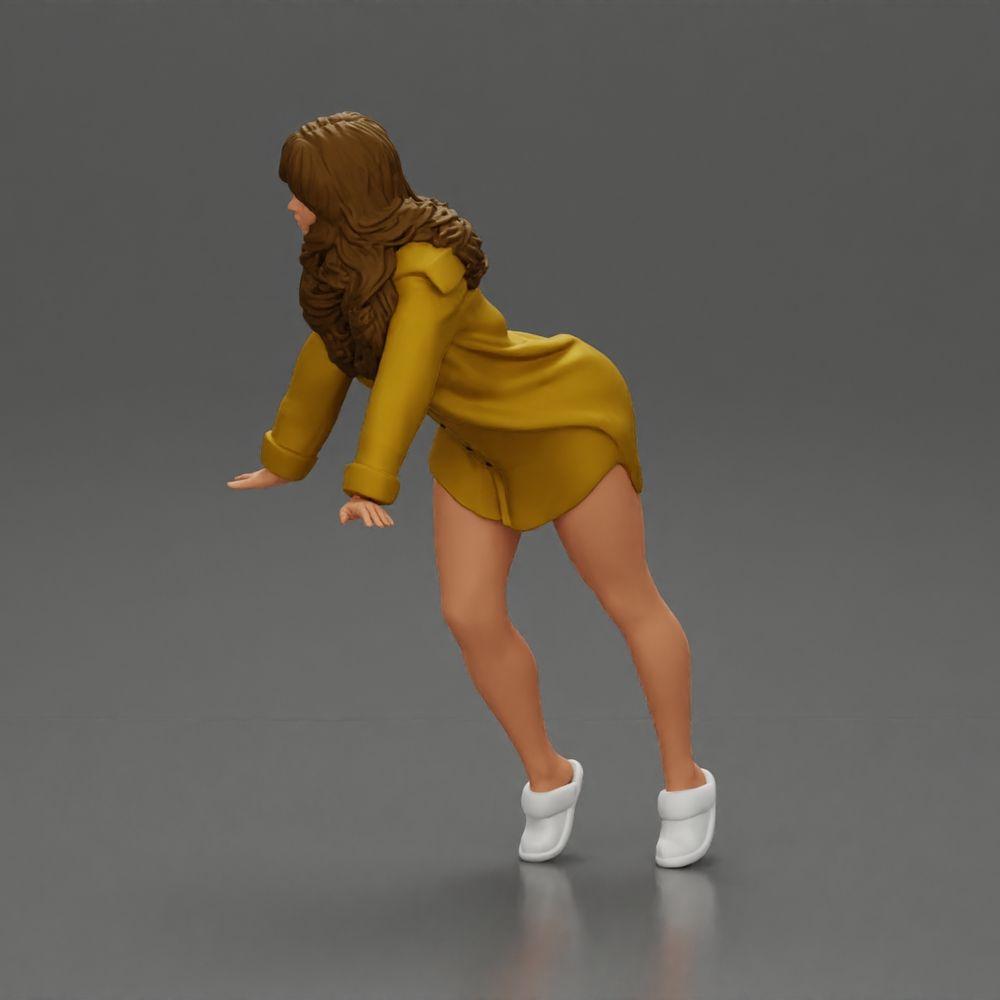 Diorama Modellbau Produktfoto 4: Diorama-Miniatur: Frau im langen Hemd, dynamische Vorwärtspose auf Zehenspitzen (Ref Nr. A121)