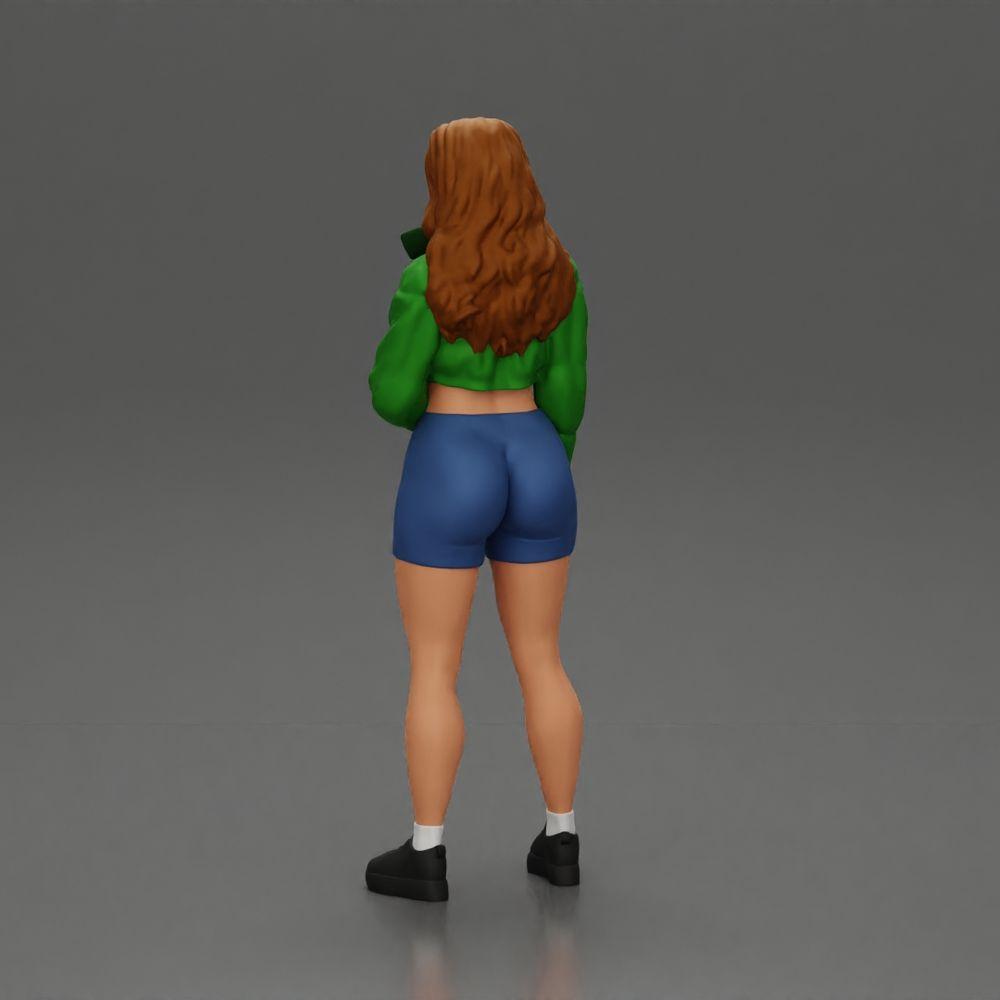 Diorama Modellbau Produktfoto 4: Miniaturfigur: Sportliches Mädchen stehend mit Kurzjacke, Shorts und Sneakern (Ref Nr. A74)