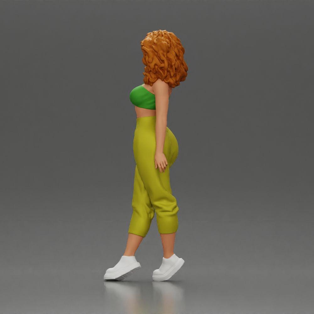 Diorama Modellbau Produktfoto 4: Miniaturfigur: Stehende Frau mit lockigem Haar in grünem Outfit, posierend (Ref Nr. A130)