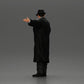 Diorama Modellbau Produktfoto 4: Diorama-Miniatur: Mafioso im Anzug und Mantel mit Hut, gestikulierend (Ref Nr. A94)