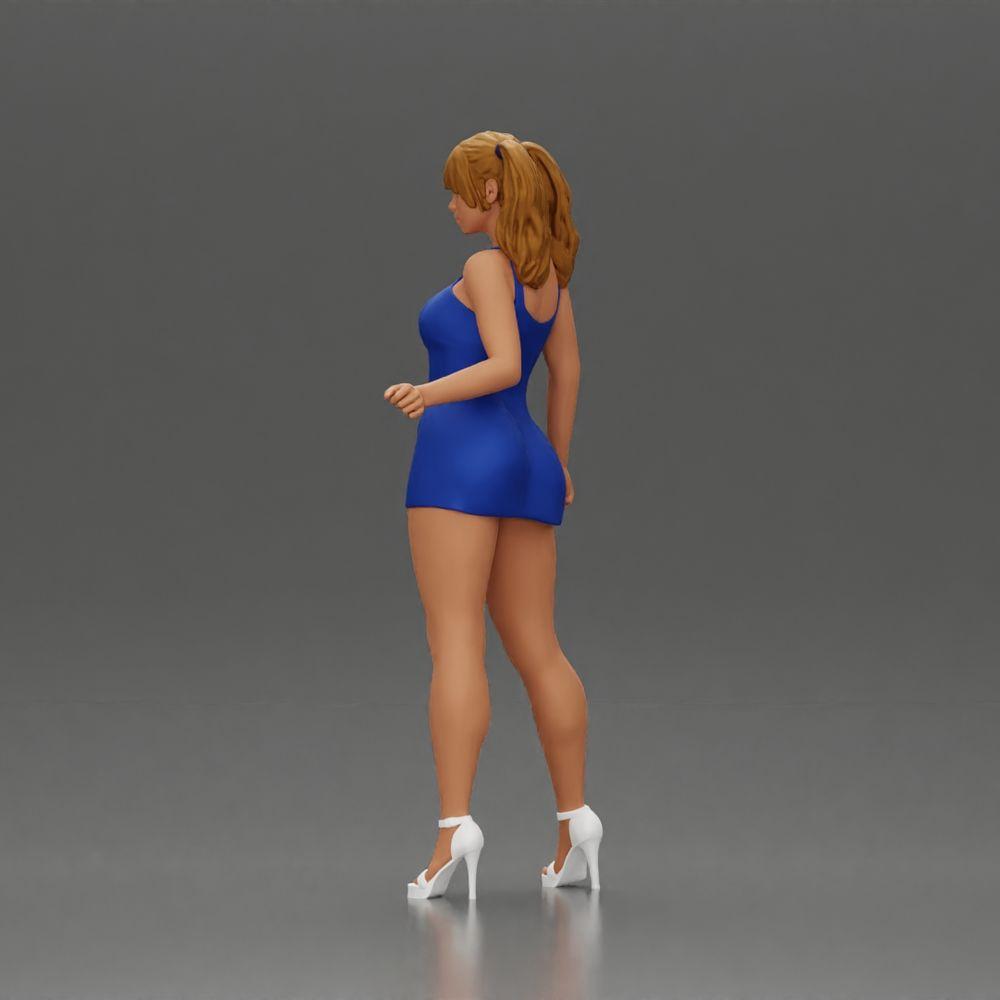 Diorama Modellbau Produktfoto 4: Diorama Figur: Weibliche Miniaturfigur stehend in kurzem Kleid mit Zöpfen und Sandalen (Ref Nr. A123)