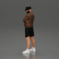 Diorama Modellbau Produktfoto 4: Figur: Mann mit verschränkten Armen, Cap, Jacke, Shorts, Sportschuhe (Ref Nr. A125)