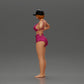 Diorama Modellbau Produktfoto 4: Diorama Figur: Stehende Miniaturfigur im Sommerlook mit Kappe, Shorts, barfuß am Strand (Ref Nr. A108)
