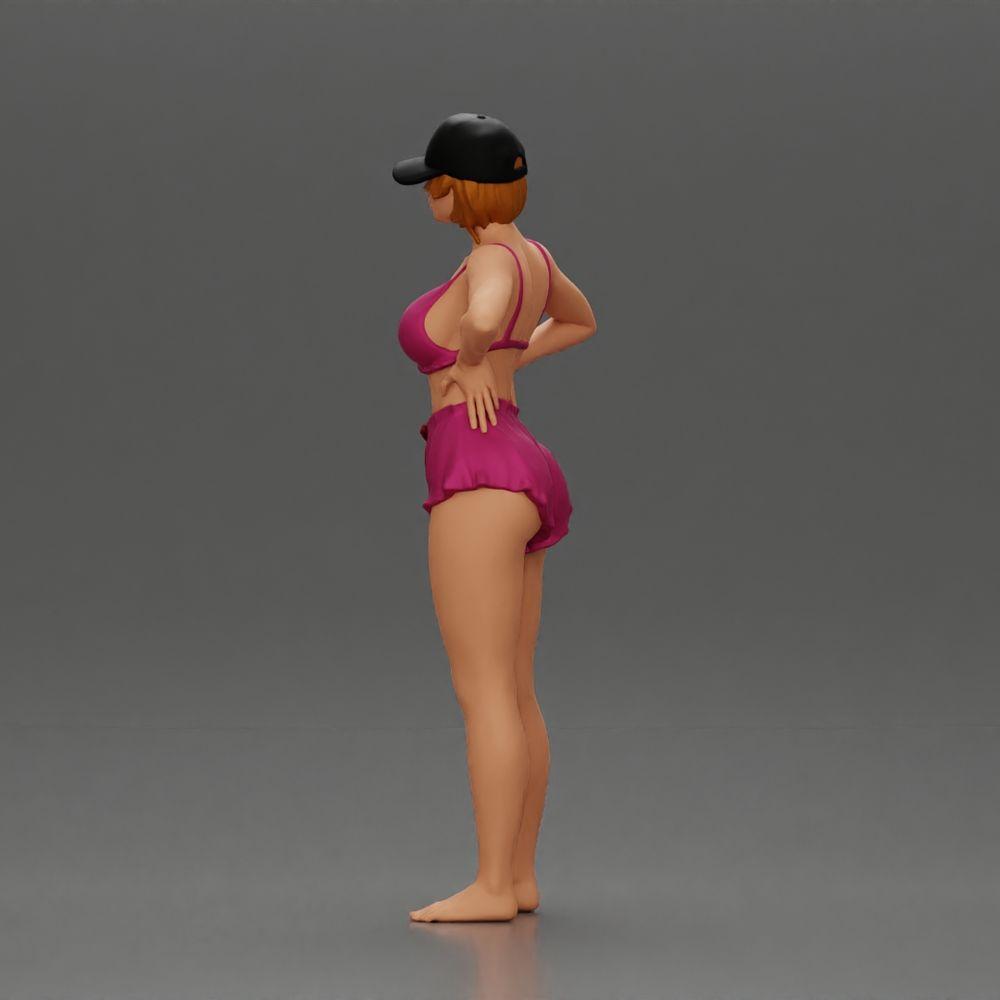 Diorama Modellbau Produktfoto 4: Diorama Figur: Stehende Miniaturfigur im Sommerlook mit Kappe, Shorts, barfuß am Strand (Ref Nr. A108)