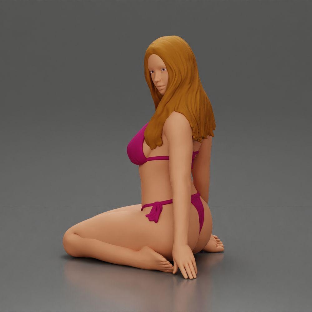 Diorama Modellbau Produktfoto 5: Kniende Miniaturfigur Frau im Bikini, sitzend auf flacher Basis - Strand-Diorama (Ref Nr. A83)